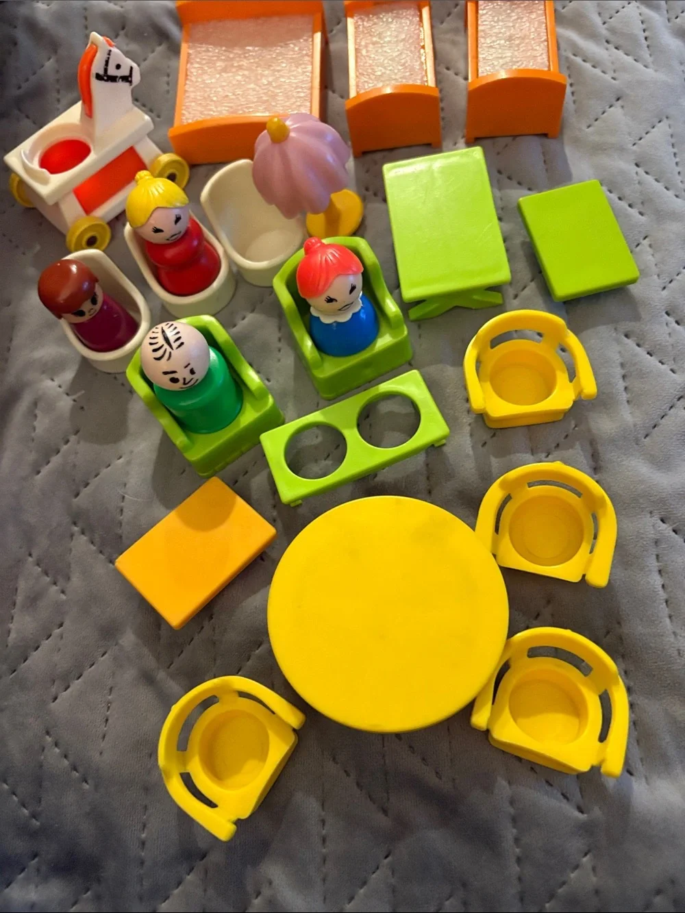 Vintage ‘Little People’ Figures House Play Pieces Table Chair Kenner
